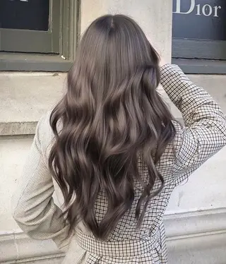 セミロング カラー ヘアアレンジ 赤み消し🫧韓国ヘア 🫧藤岡誠也のヘアスタイル