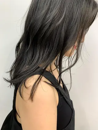 ミディアム カラー LEBEN所属・leben serikaのヘアスタイル