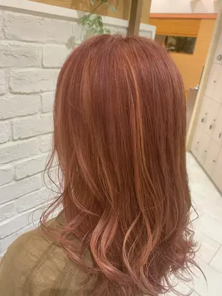 ミディアム 伊藤 麻菜実のヘアスタイル