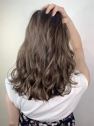 セミロング カラー _WHITE 天神店のヘアスタイル