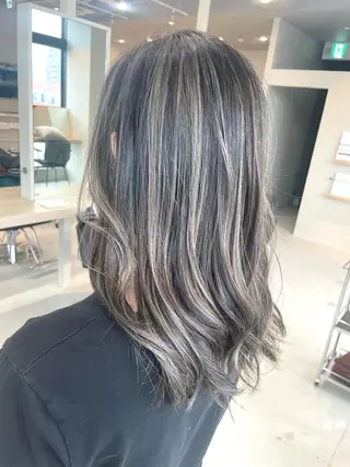 セミロング カラー Lia所属・皆木 智晴のヘアスタイル