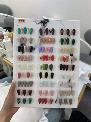 ネイル MIKIネイルサロン所属・郭 鑫颖のネイルデザイン