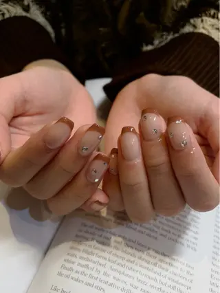 ネイル anyora nail salon所属・大人ワンホン キラキラ／Ayanoのネイルデザイン