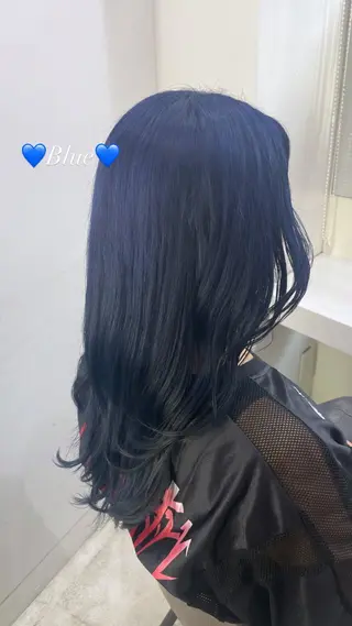 ロング カラー HIKARI🐈‍⬛ レイヤー×デザインのヘアスタイル