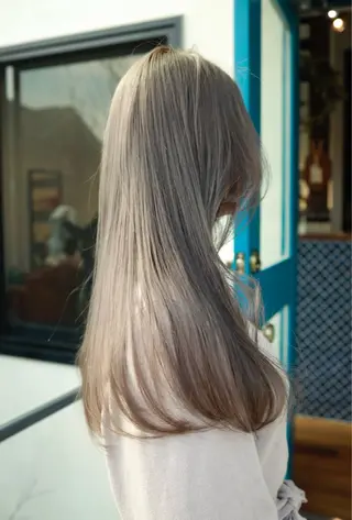 ロング カラー 赤みゼロベージュ 🤎MISAKIのヘアスタイル