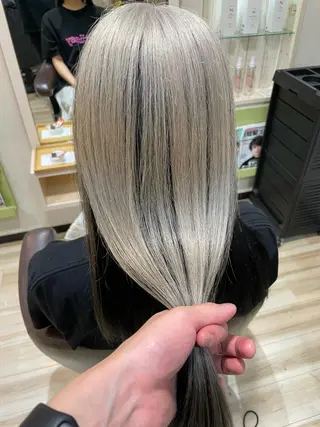 セミロング カラー 🌈派手髪ハイトーン 🌈鈴木亮太🌈のヘアスタイル