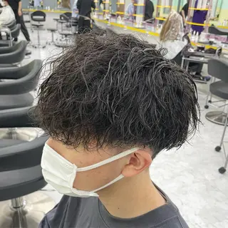 ミディアム パーマ ヘアアレンジ メンズ 艶カラー の達人のヘアスタイル