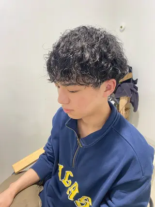 ショート メンズパーマ/ダウン パーマ/十文字玲音のヘアスタイル