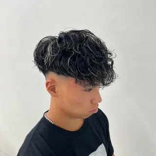 ショート カラー パーマ 豊崎 佑輔のヘアスタイル
