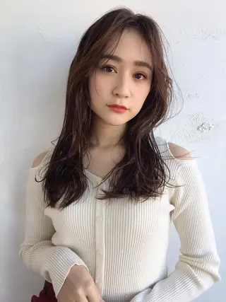 セミロング 鎌倉 彩のヘアスタイル