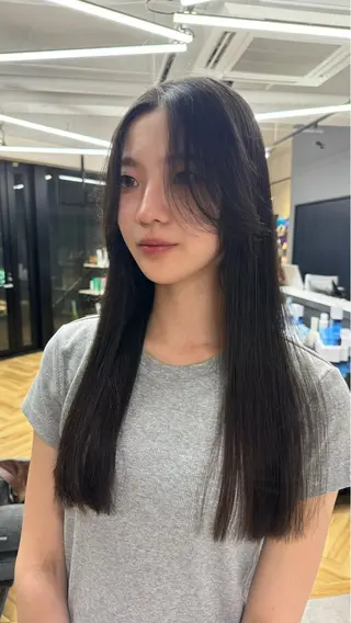 ロング 藤原 萌衣のヘアスタイル