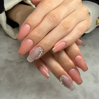 セミロング ダンビーニャム サロールのネイルデザイン