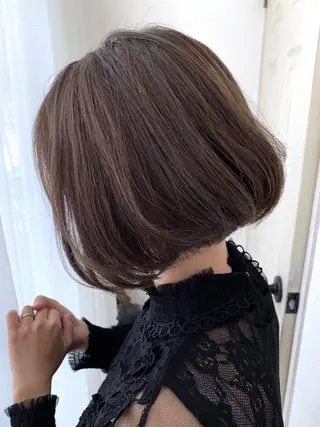 ミディアム カラー fio マナミのヘアスタイル