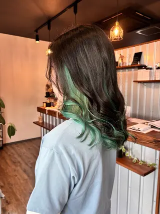 カラー G.O.A.T hair所属・Karen ✂︎GOAThairのヘアスタイル