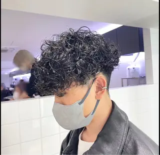 ショート パーマ ヘアアレンジ メンズ 艶カラー の達人のヘアスタイル