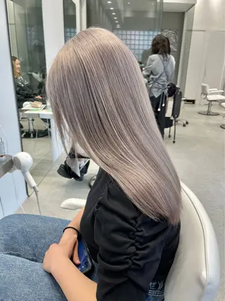 セミロング iLi所属・iLi 《イリ》のヘアスタイル