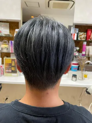 ショート カラー メンズ 徳留 もも花のヘアスタイル
