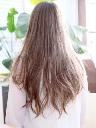 ミディアム セミロング ロング カラー ヤナ マネージャーのヘアスタイル