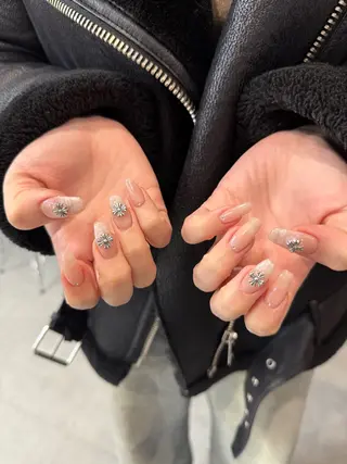 ネイル R'well所属・はばすみれ🎀ﾈｲﾙ 光ﾌｪｲｼｬﾙ ﾍｱのネイルデザイン