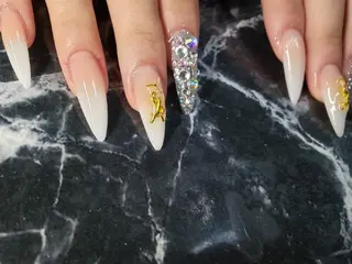 ミディアム ネイル クロキ 。のネイルデザイン