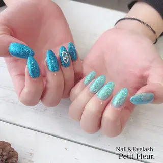 ネイル Petit Fleur所属・青柳 亜梨奈のマツエク・マツパデザイン