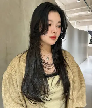 スパイキーショート/ センターパート/奈菜のヘアスタイル