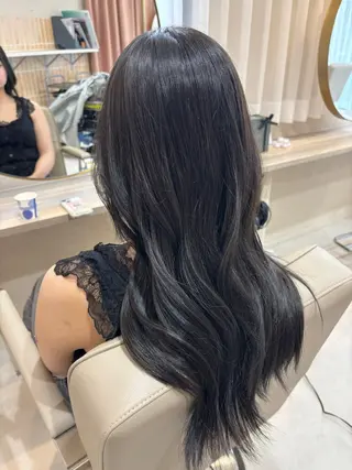ロング カラー フカオ ナナのヘアスタイル