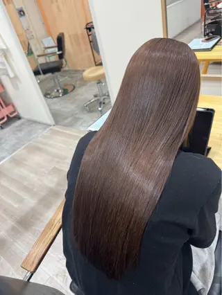 ロング カラー 赤對 芹奈のヘアスタイル