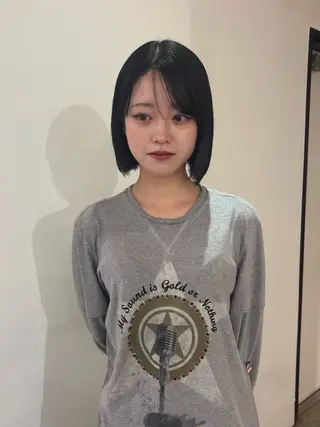 カラー rinka／暖色 ブリーチのヘアスタイル