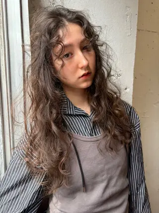 セミロング ✴︎UNU ✴︎モエカのヘアスタイル