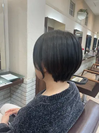 ショート HIKARI🐈‍⬛ レイヤー×デザインのヘアスタイル