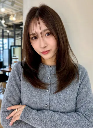 ミディアム レイヤー/顔周り 田山　穂波のヘアスタイル