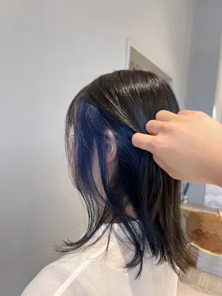 ミディアム カラー 志田 ほん/ インナーカラーのヘアスタイル
