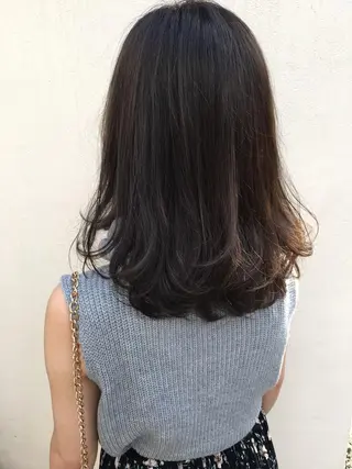 ミディアム カラー THE DAY所属・AKI HASHIMOTOのヘアスタイル