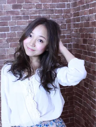 ロング 伊藤 裕貴のヘアスタイル