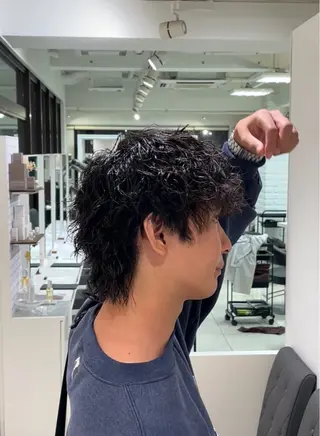 ショート カラー パーマ メンズ 【シャドウパーマ センターパート】義心のヘアスタイル