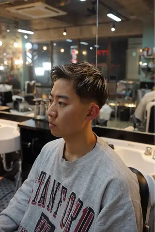 カラー TIGHT SWAG BARBERWORKS所属・TIGHT SWAG YUTOのヘアスタイル