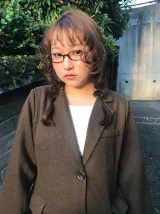 カラー rinka／暖色 ブリーチのヘアスタイル