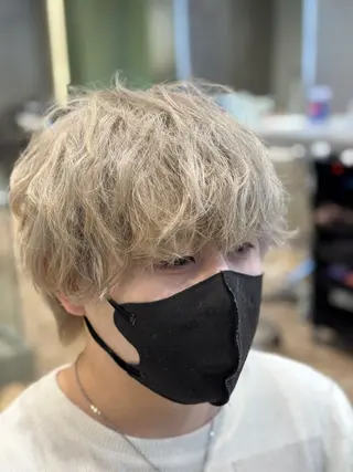 ミディアム カラー men's salon Gaudi池袋所属・メンズ特化🔥韓国風 ハイトーン/愛須のヘアスタイル