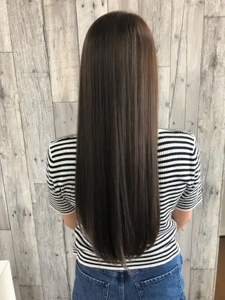 ロング カラー ✂︎CHII/ 白髪ぼかしのヘアスタイル
