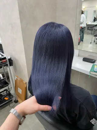 セミロング 寒色＆ブリーチ特化 寒色MiOのヘアスタイル