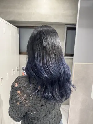 セミロング Mana/ハイトー ン/レイヤー/ウルフのヘアスタイル