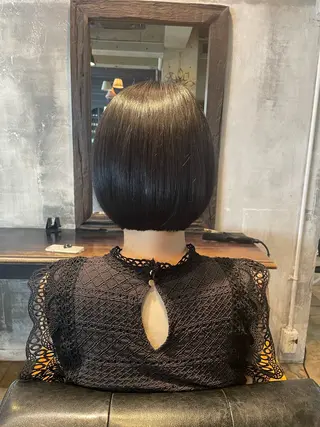 ショート ミルクティー× グレージュMOMOのヘアスタイル