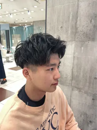 メンズ ハイトーンカラー✨️ Amiのヘアスタイル