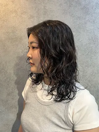 ミディアム パーマ ボブ/プツッとボブ/ 暖色カラー/モエのヘアスタイル