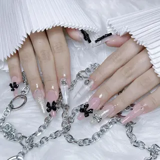 ネイル RAFFINE 月🦋🩵のネイルデザイン