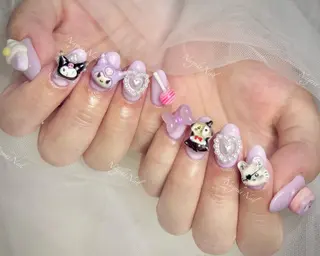 ネイル 🦋 Queenieのネイルデザイン