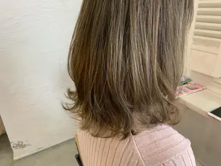 ミディアム カラー fio マナミのヘアスタイル