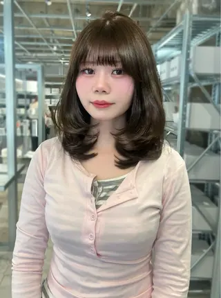 ミディアム カラー 髙木 由支奈のヘアスタイル