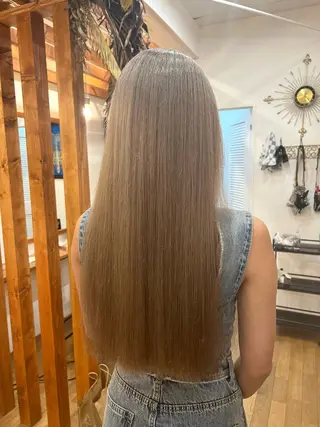 ロング カラー Ami ブリーチ/ハイトーンのヘアスタイル